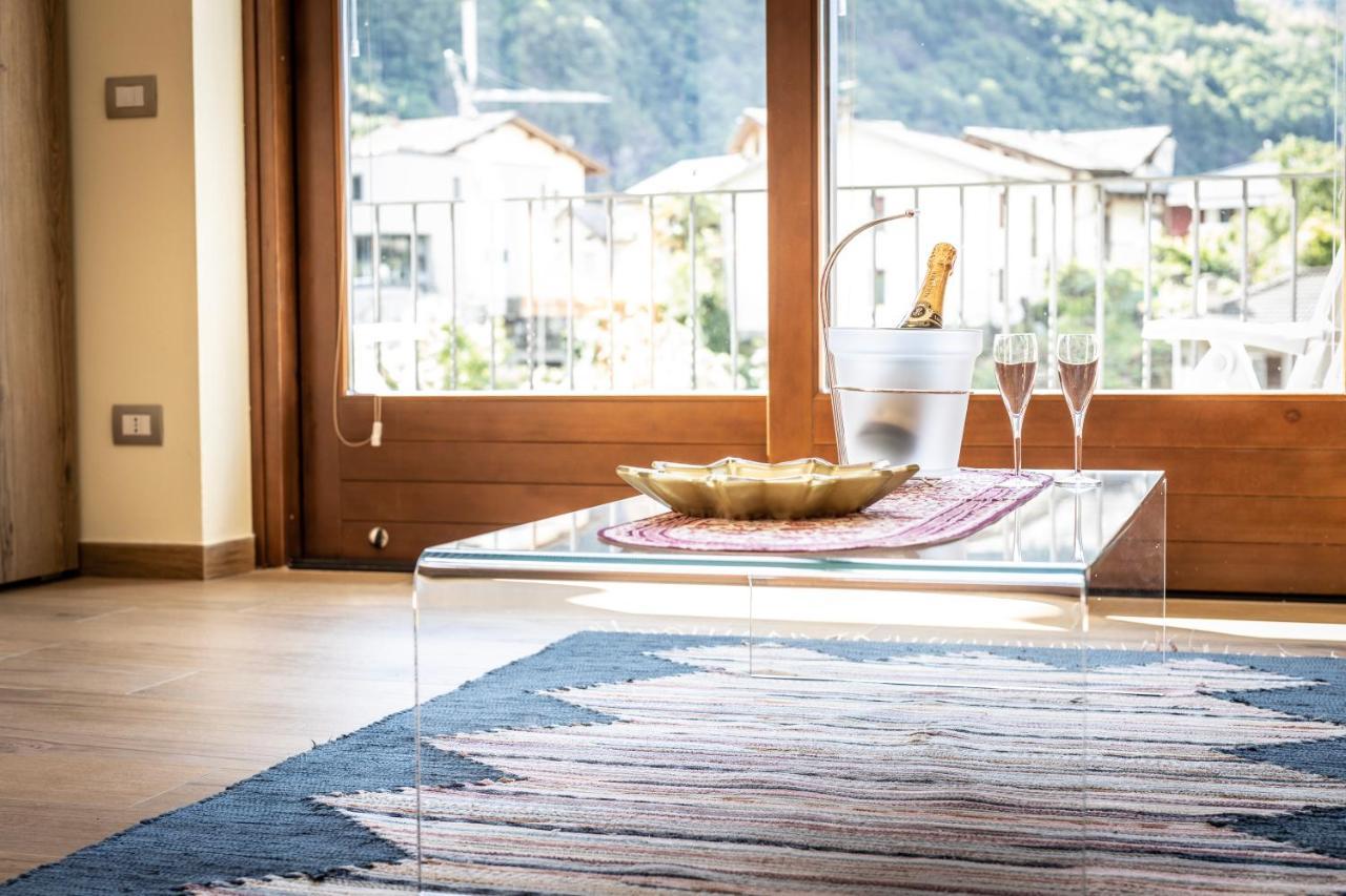 La Casa Sul Fiume Aparthotel Chiavenna Bagian luar foto