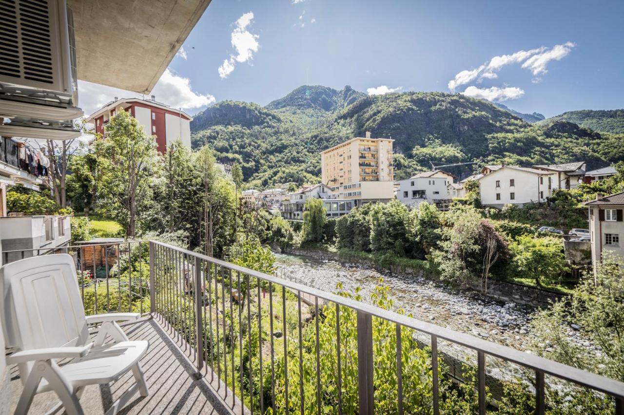 La Casa Sul Fiume Aparthotel Chiavenna Bagian luar foto