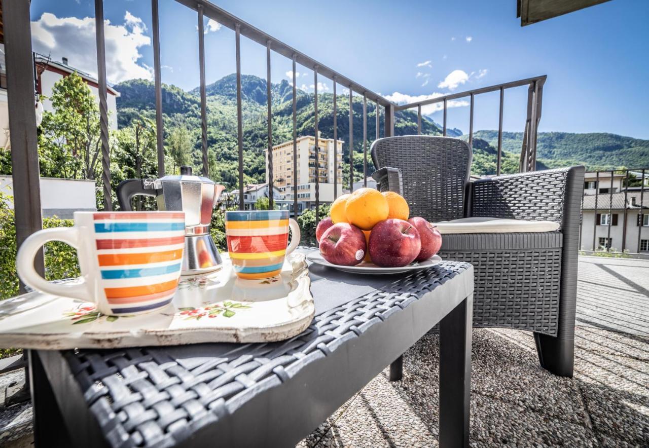 La Casa Sul Fiume Aparthotel Chiavenna Bagian luar foto